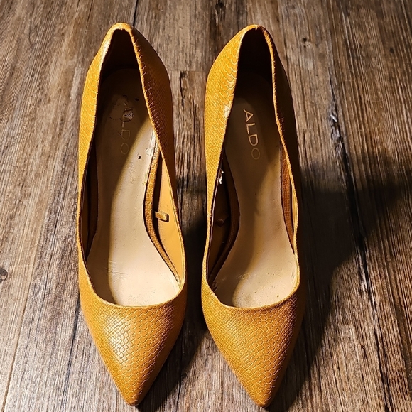 Aldo Women's Camel Textured Heels - Picture 1 of 4